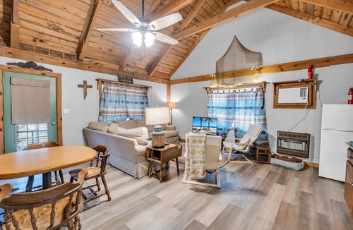Oxford Cabin | Wildwood Charming Cabin Near Oxford and Sardis Lake!