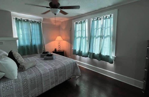 Vollintine-Evergreen Apartment | Willett 2 Adorable Two Bedroom