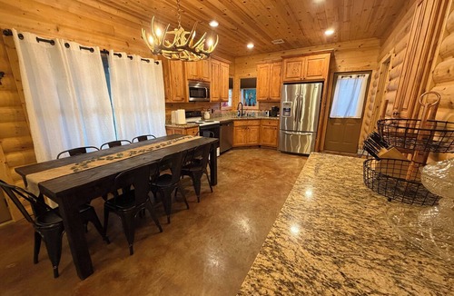 Bentonville House | Willow Wood: Peaceful Retreat on 6 Acres