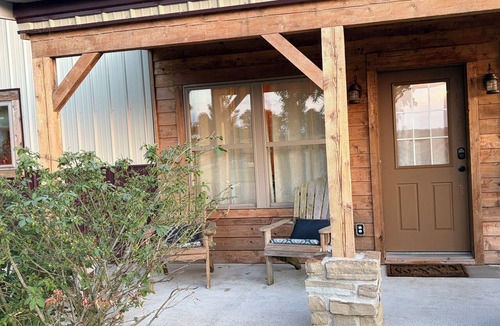 Bentonville House | Willow Wood: Peaceful Retreat on 6 Acres