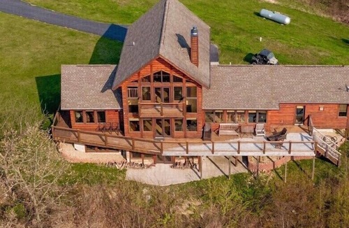 Stitzer House | Winter special. Buy two nights and get a third night free. Ask for details.