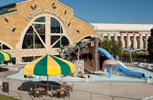 Lake Delton Condo | Wisconsin Dells | Family Splash Stay | Pool + Hot Tub | 2BR Condo