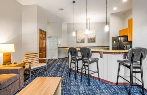 Lake Delton Condo | Wyndham Glacier Canyon - 1 Bedroom