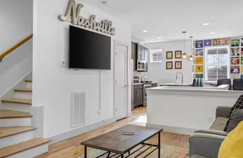 The Nations House | Y'alliday Inn - Y'all come stay in Nashville's best neighborhood. 3bed/3bath