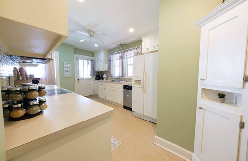 Cahal Street Group House | Your crew can rest well here. 7 beds in 5 bdrms, nice yard, A+ neighbors.