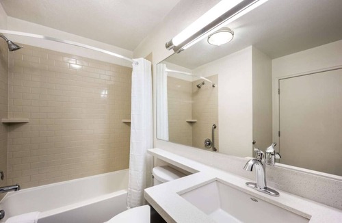 Brentwood House | Your Home Away from Home! 4 Spacious Units, Full Kitchen, Pets Allowed!