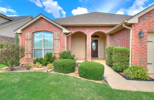Edmond House | Your Oasis of Calm: Where Family Chaos Meets Cozy!