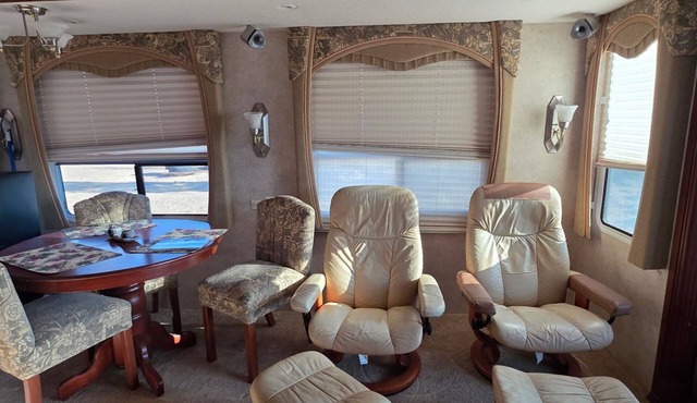 1-bedroom recreational vehicle in serene Fredonia with AC