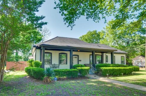 1 Mi to Dtwn! Family-Friendly Retreat in Greenwood