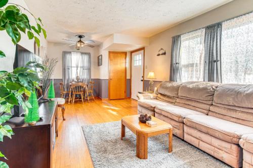 < 1 Mi to Route 66: Home w/Large Yard!