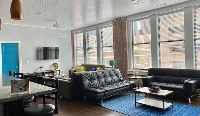 1480Sq ft 2BR 2BA LOFT Downtown KC Historic Build