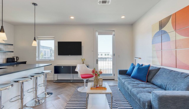1BR Mural Suite + Full Kitchen | Mins to Five Points + Broadway | The Carter