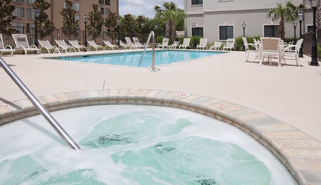 1BR Two Queen Suite | Full Kitchen & Pool