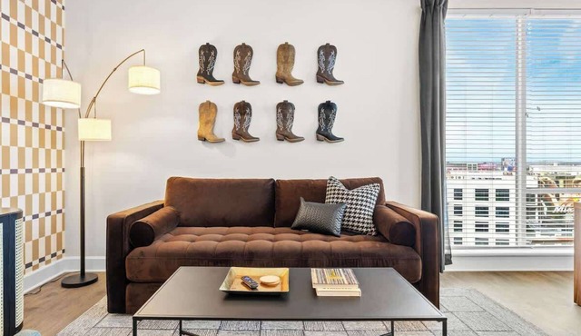 2 King Suites Walk to Broadway & Gulch