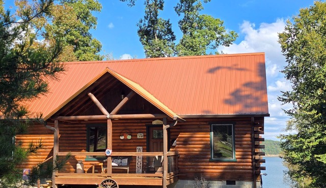 20% Off by 5/31 Fox Den Lakefront Douglas Lake