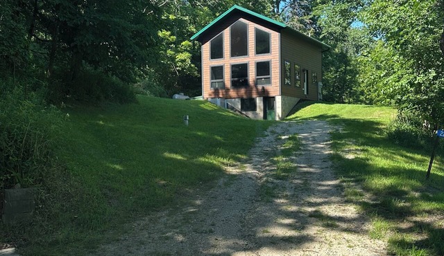 3-bedroom cabin in beautiful chosen valley of Chatfield.