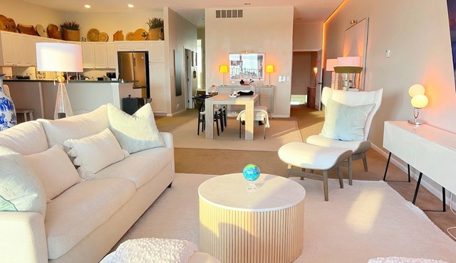 3bed -2bath Retreat Sleeps up to 9 w/Amenities+LargerTerrace+Bay Views & Sunset!