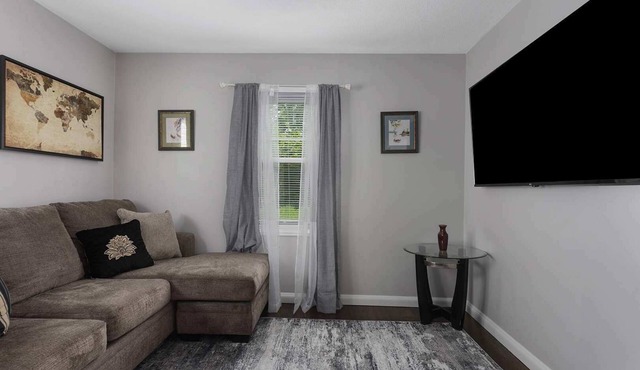 3BR One Level Ranch home + Easy Hwy Access
