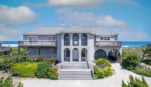 4580- Arches by the Sea, with hot tub, in a quiet residential neighborhood