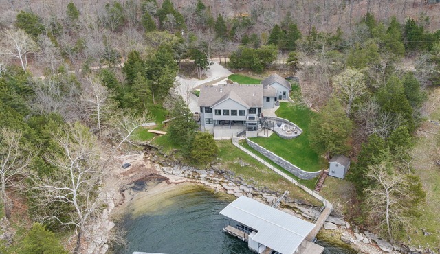 4BR Lakefront Home, 211’ Shoreline, Sunset Views, 4 MM on the Gravois Arm.