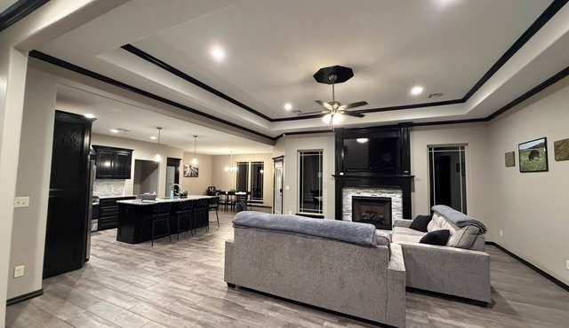 5BR Home Sleeps 12 Game Room Near Fort Sill & Wichita Mountains