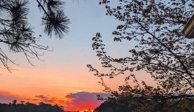 5BR Sunset facing on Chain O Lake's McCrossen Lake firm sand & clear/clean water