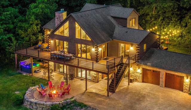 5King Bed 5Bath w/Upscale Views Fire Pit Hot Tub Pets Cinema Luxe Amenities