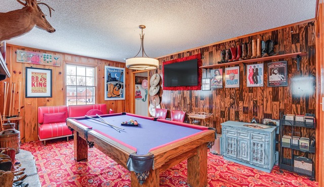 6 Mi to Downtown: 70s-Themed Home in Nashville!