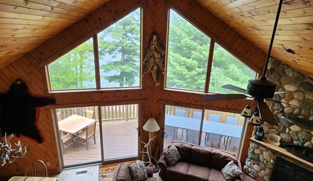 7BR,3BA Lakefront cabin with great views. Week of 6/20 just opened up.