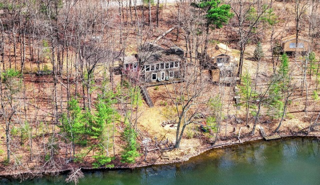 A 3 BR Lakefront Cabin on Balsam Lake w/Fire Pit and Sunset Views. Boat Rental