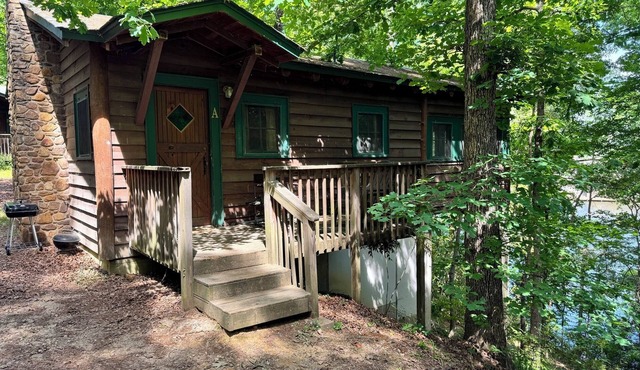 A-ARKANSAS ROCKHOUND - Vintage Style, On the Lake-Swim-Fish-Docks-Pet Friendly!