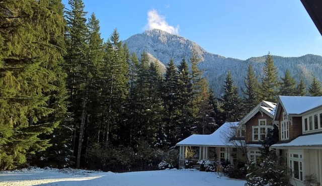 A Spacious Mountain Retreat with Stunning Views. 2 bedrooms, 2000sqft entire