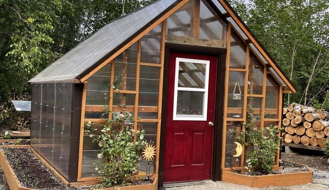 Alaskan cabin in a great location