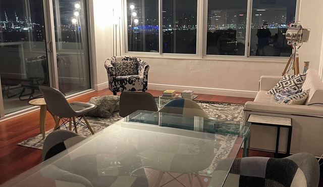 Amazing view, gym, pool, close to restaurants, close to the beach