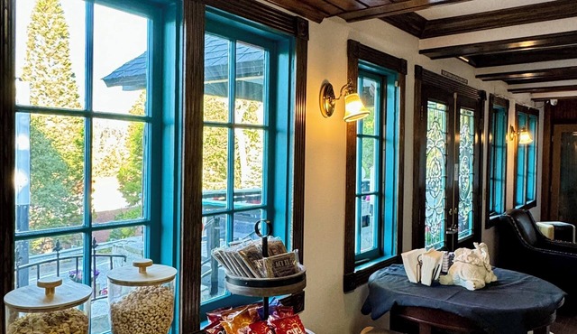 Arrowhead Lake Inn