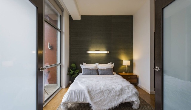 Artsy Retreat Condo 30day min w/WiFi, AC, Parking, TV, Furnished, Rooftop