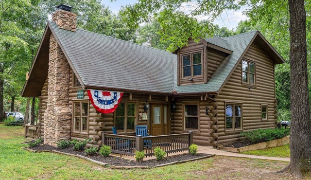 Authentic Log Cabin Mins to Thunder Ridge&Big Cedar Free Attraction Tickets Pvt Hot Tub Pool Table