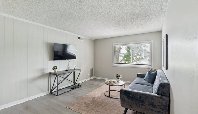 Avery Apartments D33 I Spacious 2 Bed 1 Bath