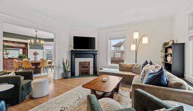 Awesome 4-bedroom house in Saint Paul off Grand-walk to everything!