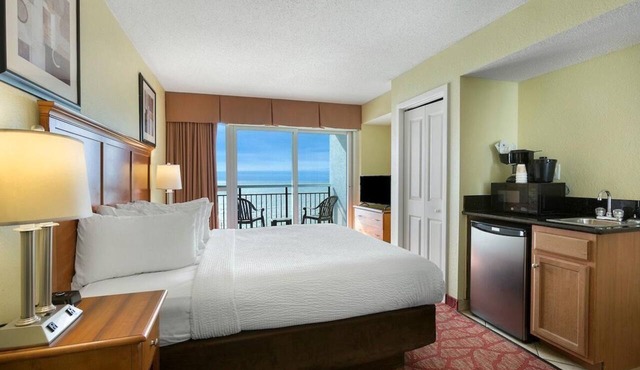 Beachfront Beauty: King Room with Scenic Balcony