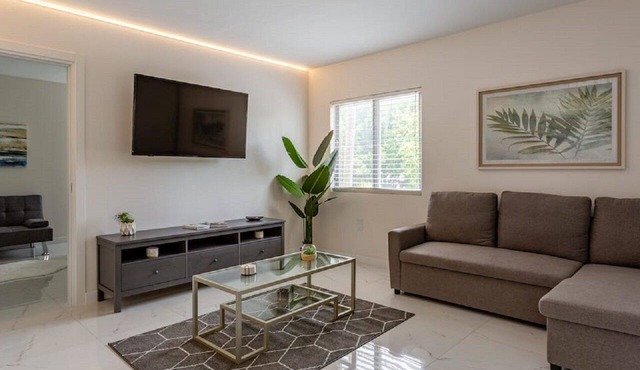 BEACHFRONT Stunning 2 Bed 2 Bath w/Free Parking