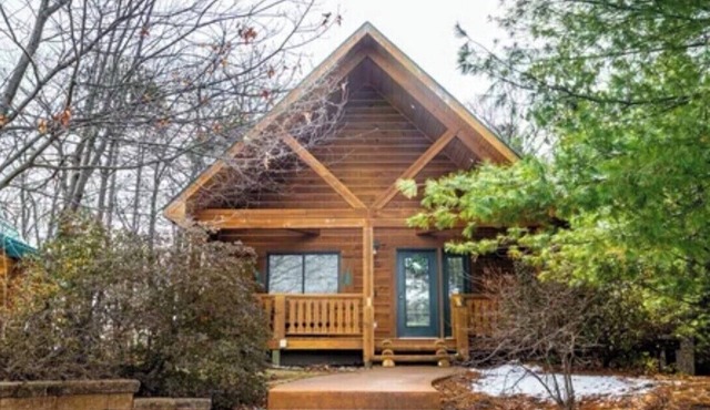 Beautiful cabin located near Three Bears Park/Jellystone
