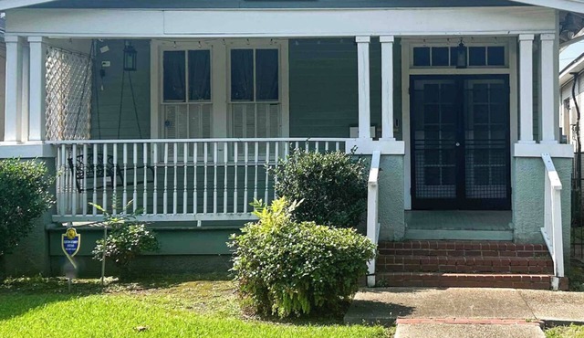 Beautiful Cottage - Prime Downtown Location! 2 Miles to LSU!