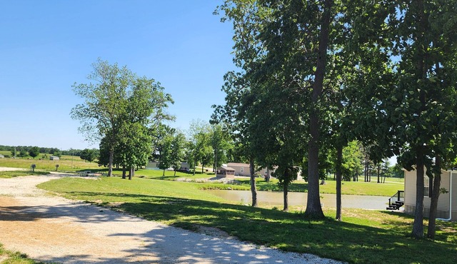 BEAUTIFUL LAKE SHELBYVILLE CAMPING SITE ALONG SIDE STOCKED FISHING PONDS SITE#1
