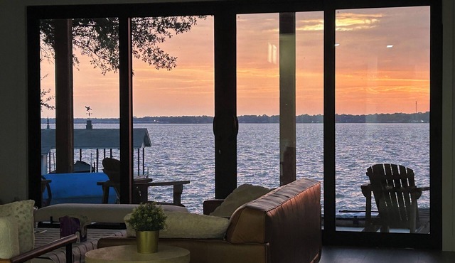 Beautiful Lakehouse in Wonderful Cedar Creek Lake
