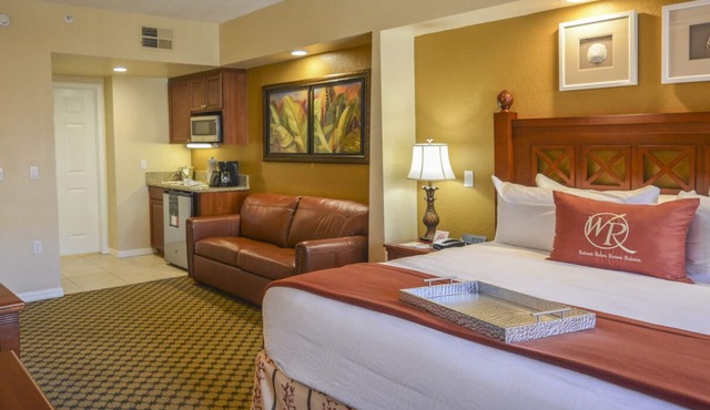 BEAUTIFUL RESORT STUDIO WITH JACUZZI NEAR ALL ATTRACTIONS
