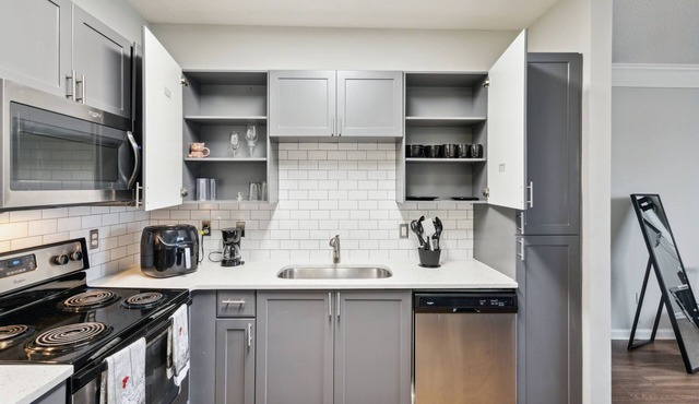 Beautifull Stays Extravagant & Luxury Living 2 Bedroom Apts by RedAwning