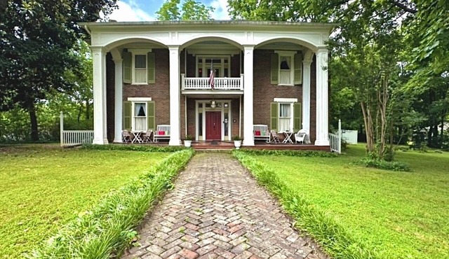 Belmont Inn Historic 1852 Evans House 5 bedrooms 5 bathrooms in Shelbyville, TN