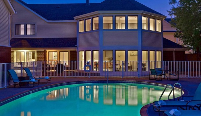 Best Place to Stay in MInnesota, 3 Comfortable Units, Onsite Pool, Pets Allowed