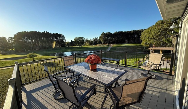 Birdie on 8 Retreat - 5 BR, 3 BA House on Two Oaks North Golf Course